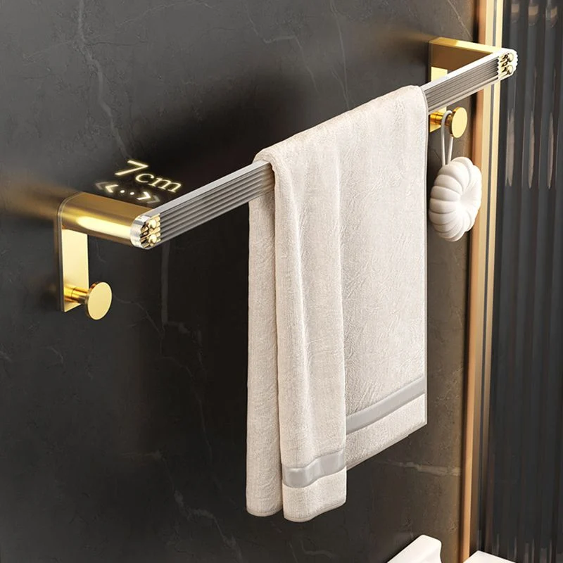 Bathroom Accessory Set Goud Metal and Acrylic Bath Hardware Set voor een opgeruimde look