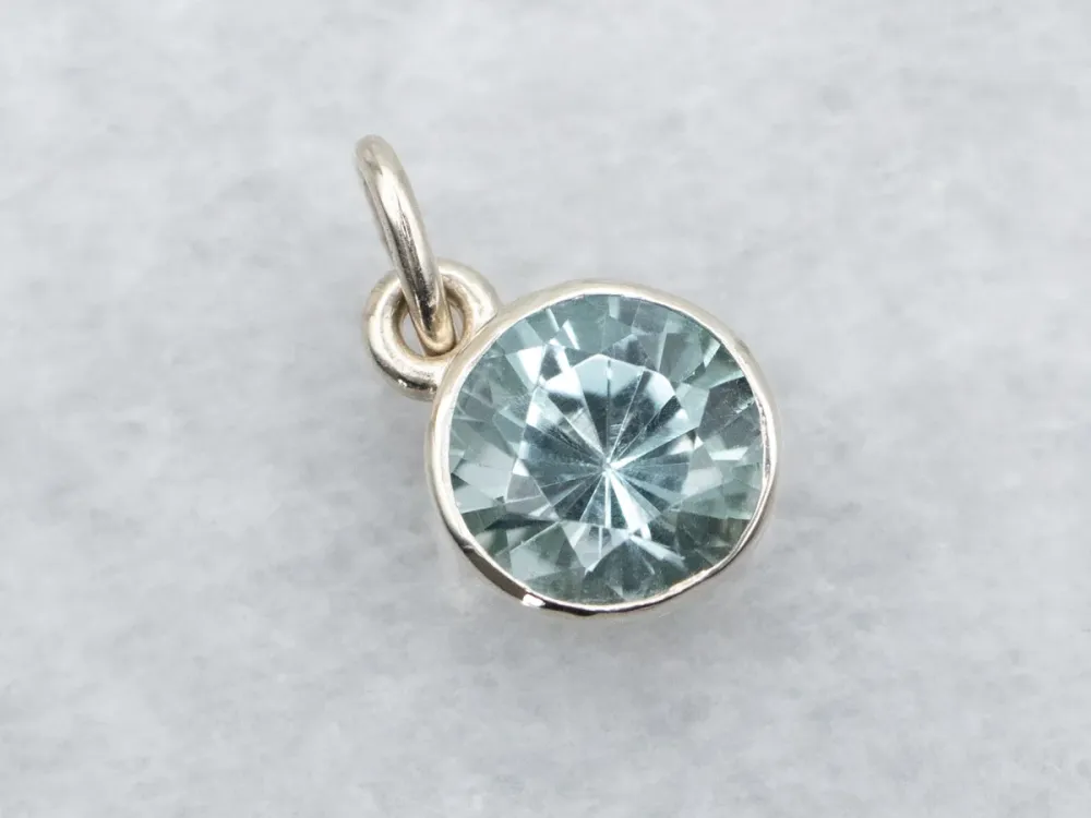 Bezel Set Aquamarine Solitaire Pendant Spaarzaam design