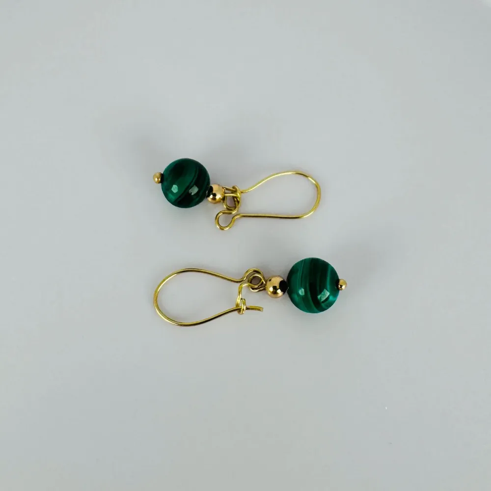 Vintage zonnegeel gold earrings green malachite balls