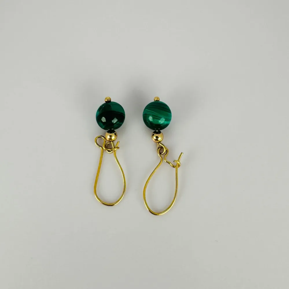 Vintage zonnegeel gold earrings green malachite balls