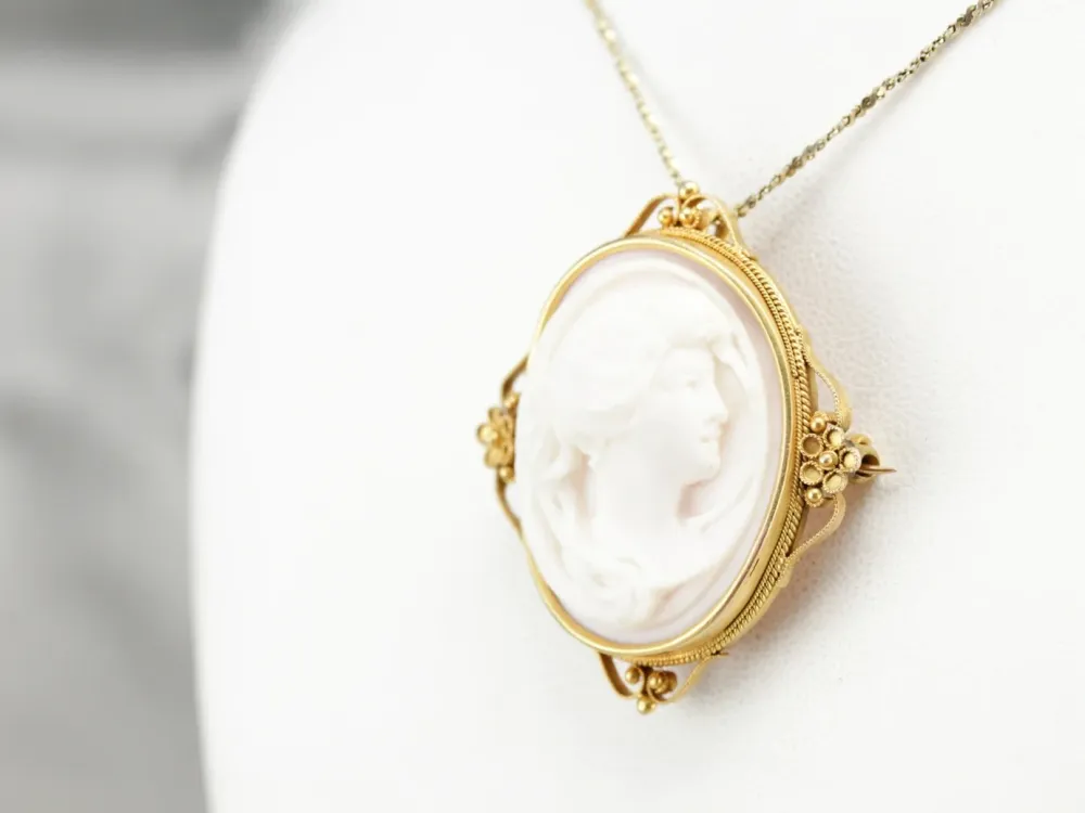 Premium Kwaliteit Antique Fuchsia Cameo Brooch or Pendant