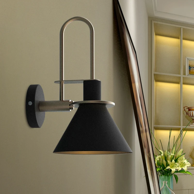 1-Light Sconce Light Fixture Antiqued Cone Van metaal Wall Mount White/Black/Green Handle Bedside Black