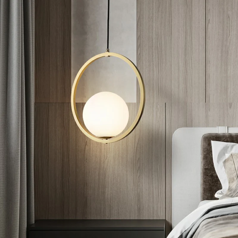 Bal ondoorzichtige glazen plafondophanglamp Eenvoud Enkele messing druppelhanger met metalen ring