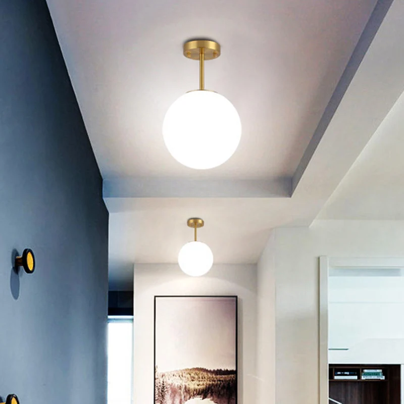 Bolvormige hal semi-inbouwlamp wit glas 1 kop eenvoudige stijl plafondlamp messing