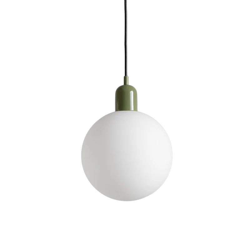Eenvoudige bolvormige hangende plafondlamp van opaalglas met 1 lichtpunt en rood/wit/groene kap