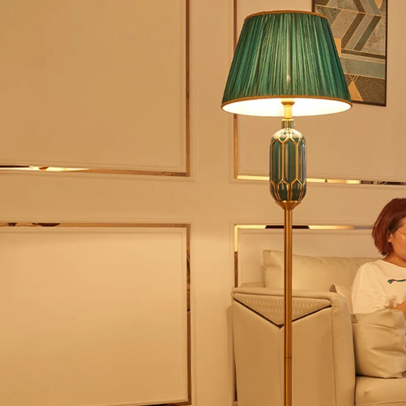 Empire Shade Woonkamer Vloerlamp Geplooide Stof Enkele Moderne Vloerstaande Zwak