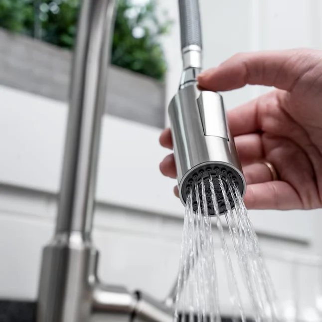 EZ-FLO Metro Strookglans Nickel Single Handle Pull-down Kitchen Faucet Deck Plate