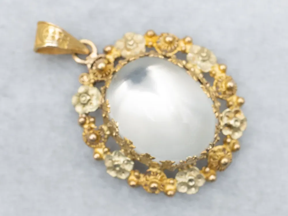 Floral Two Tone Gouden Moonstone Pendant