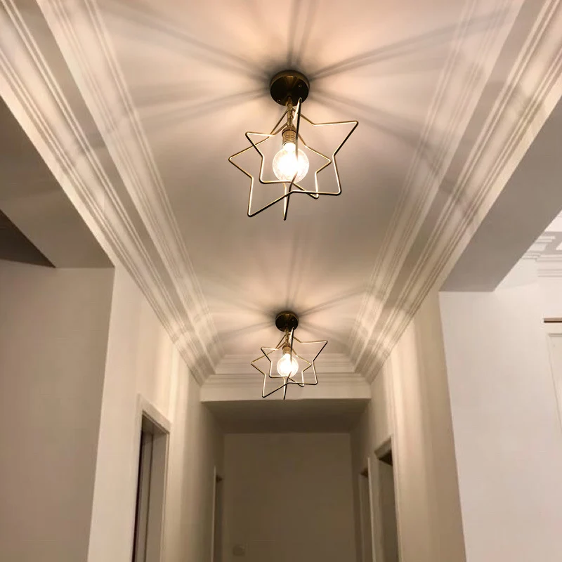Geometrisch gevormde metalen semi-inbouwlamp Eenvoud Gangplafondlamp met één lamp