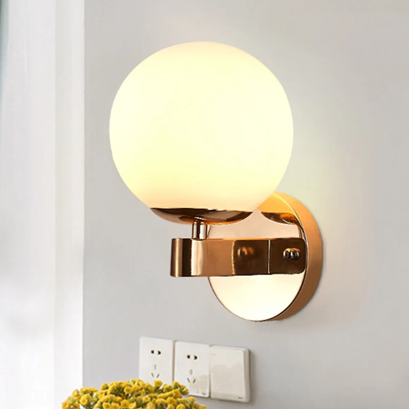 Individueel Bulb Wall Mounted Light Sphere Opaline Glass Vintage Style Bedroom Wall Sconce Chrome/Gold Chrome