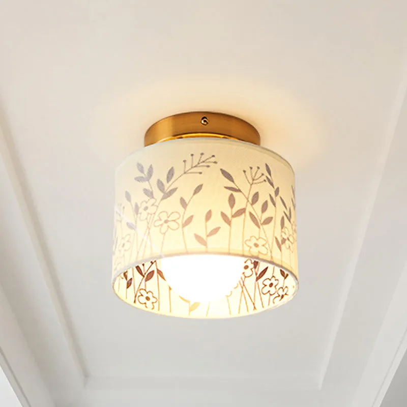 1 Light Drum Shade Semi Flush Mount Light Traditional Geel koper Finish Fabric Ceiling Lighting Elk/Leaf Pattern Brass