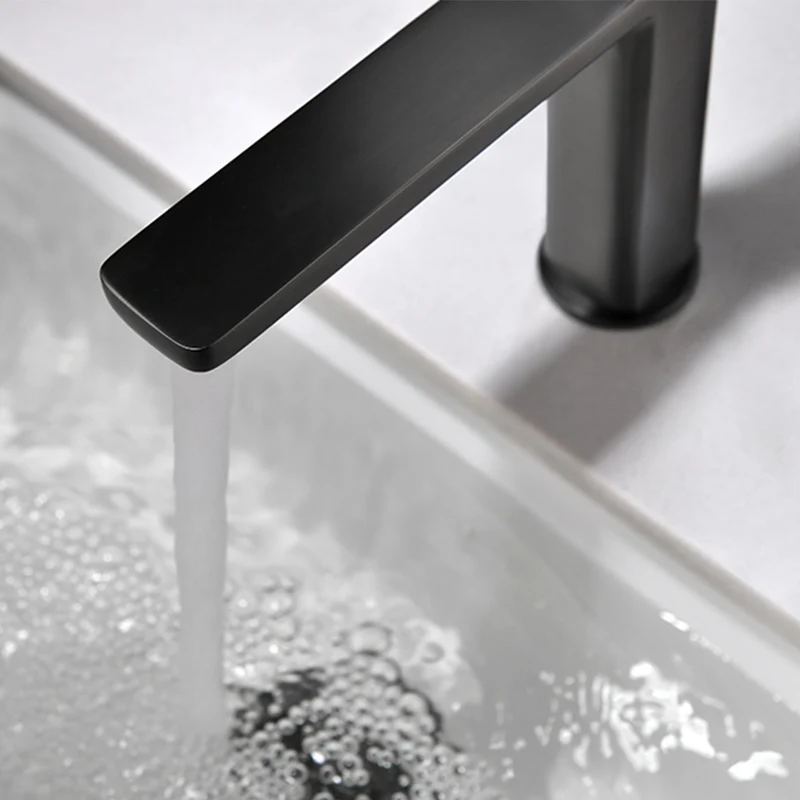Modern Bathroom Sink Faucet Single Handle Messing Square Faucet Silver