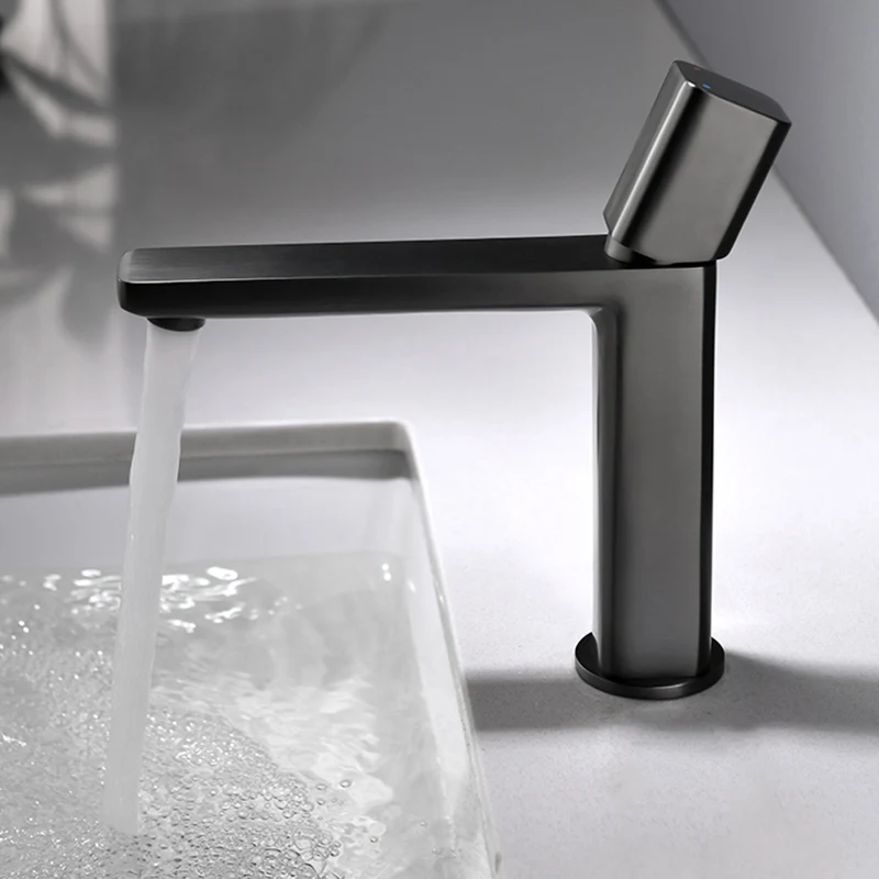 Modern Bathroom Sink Faucet Single Handle Messing Square Faucet Silver