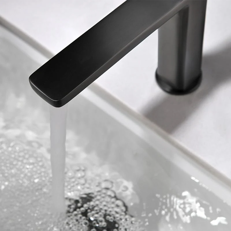 Modern Bathroom Sink Faucet Single Handle Messing Square Faucet Silver