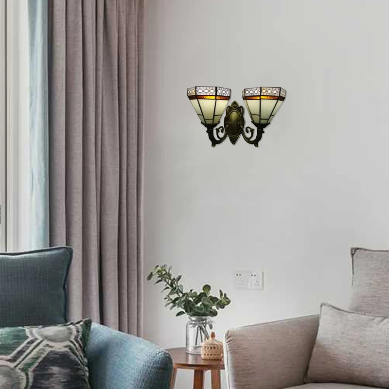 Piramidewandlamp van gebrandschilderd glas, 2 lampen, Tiffany traditionele wandkandelaar amber/blauw voor slaapkamer