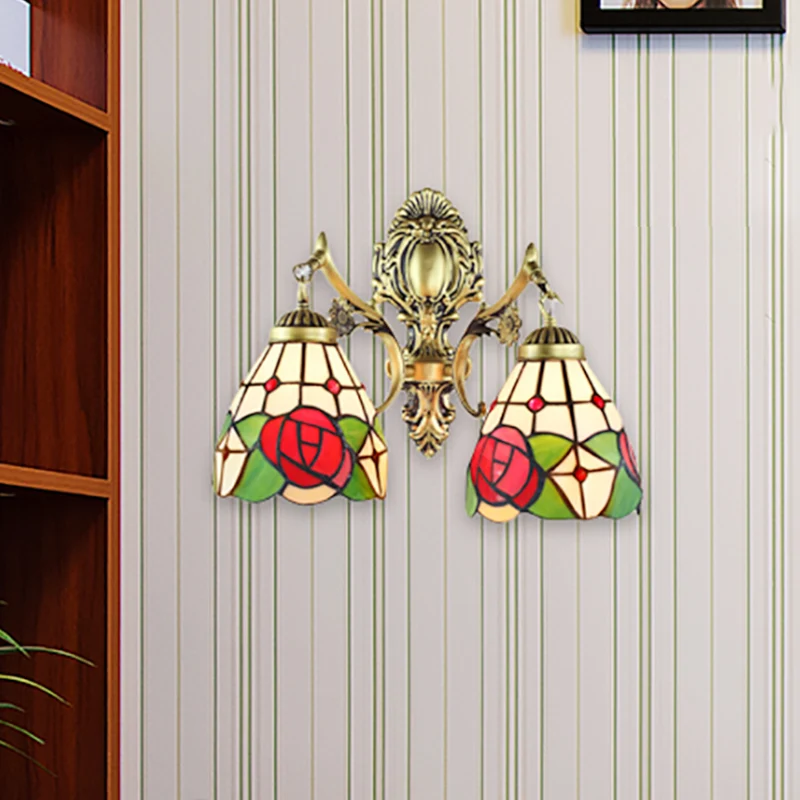 Rustieke Tiffany Sconce Lighting Glas--lood 2-lichts binnenwandverlichting verouderd messing