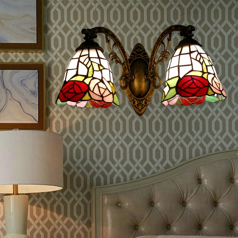 Tiffany Style Wall Fixture Light Stained Glaswerk 2 Lights Wall Sconce Rose Pattern Bronze Finish Bronze