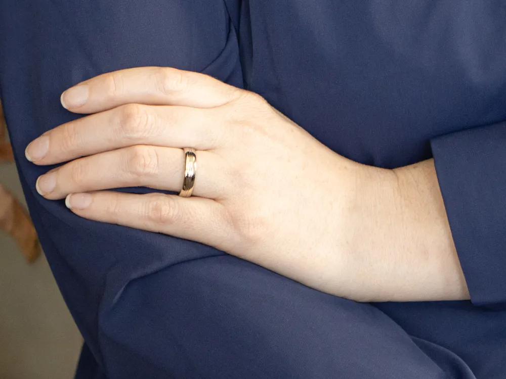 Tweeling Groove Center Wedding Band