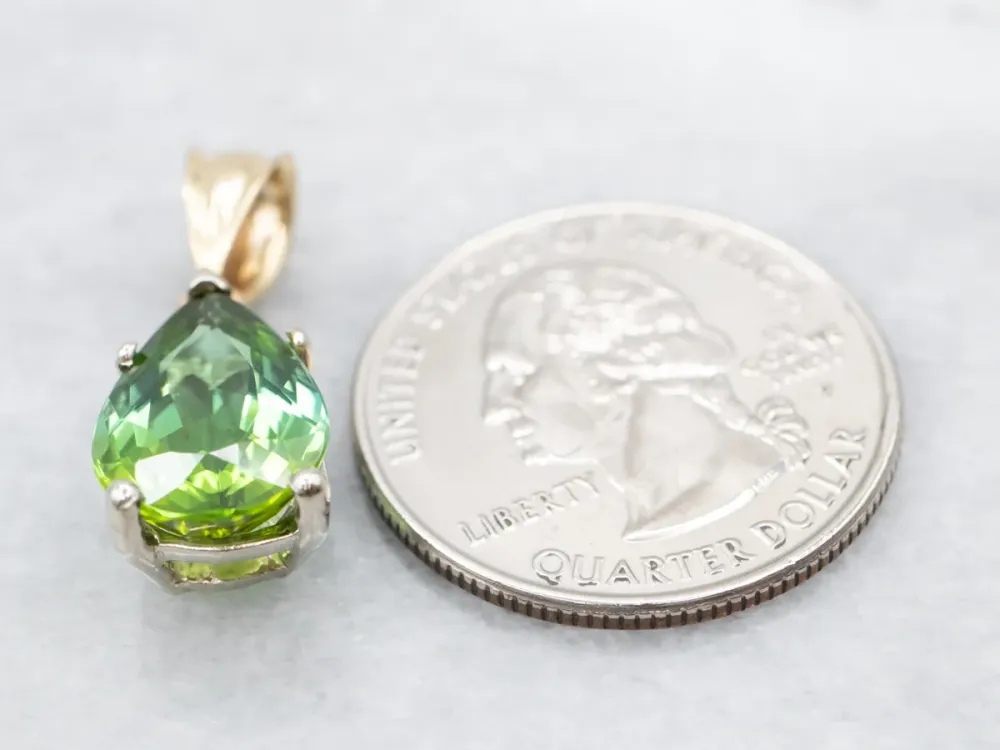 Two Tone Gold Appelgroen Tourmaline Solitaire Pendant