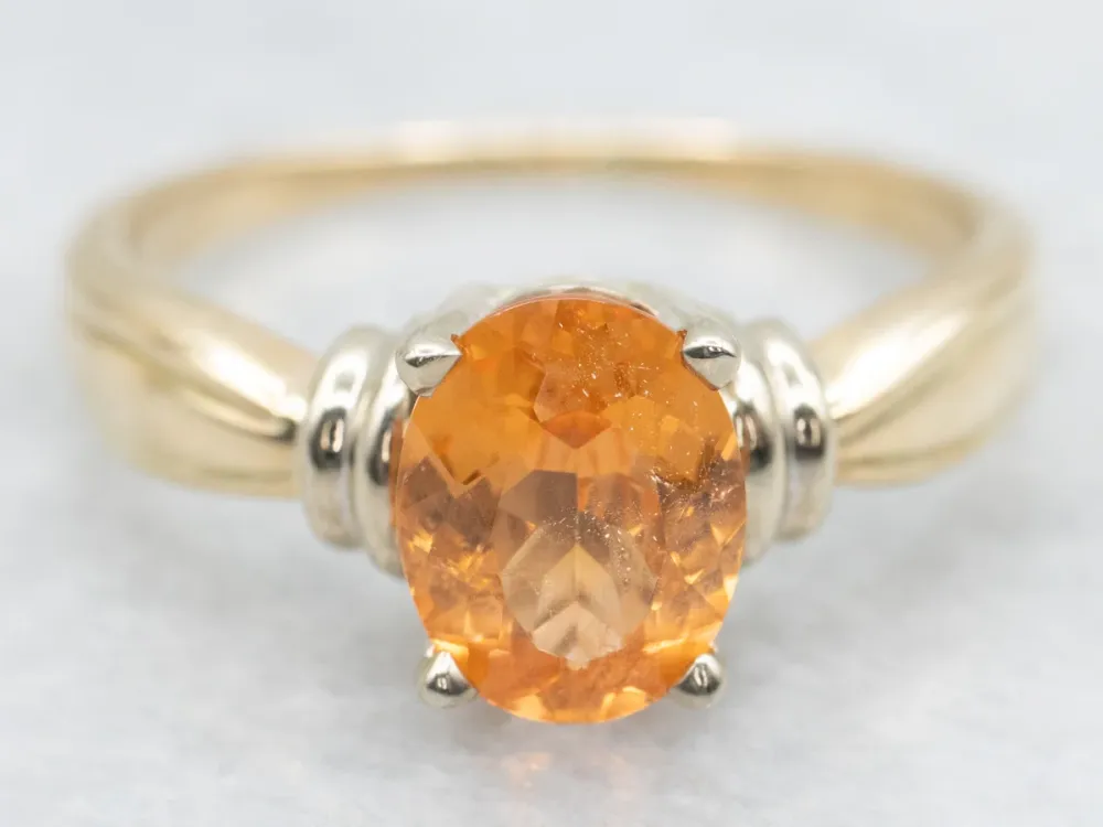 Two Tone Mandarijn Garnet Solitaire Ring