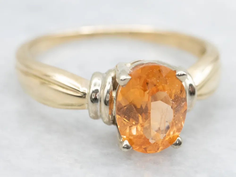Two Tone Mandarijn Garnet Solitaire Ring