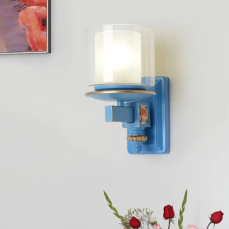 Wandlamp met dubbele kolom Kusthelder en opaalglas Hemels/lichtblauwe wandverlichting met decoratie van harsschelp