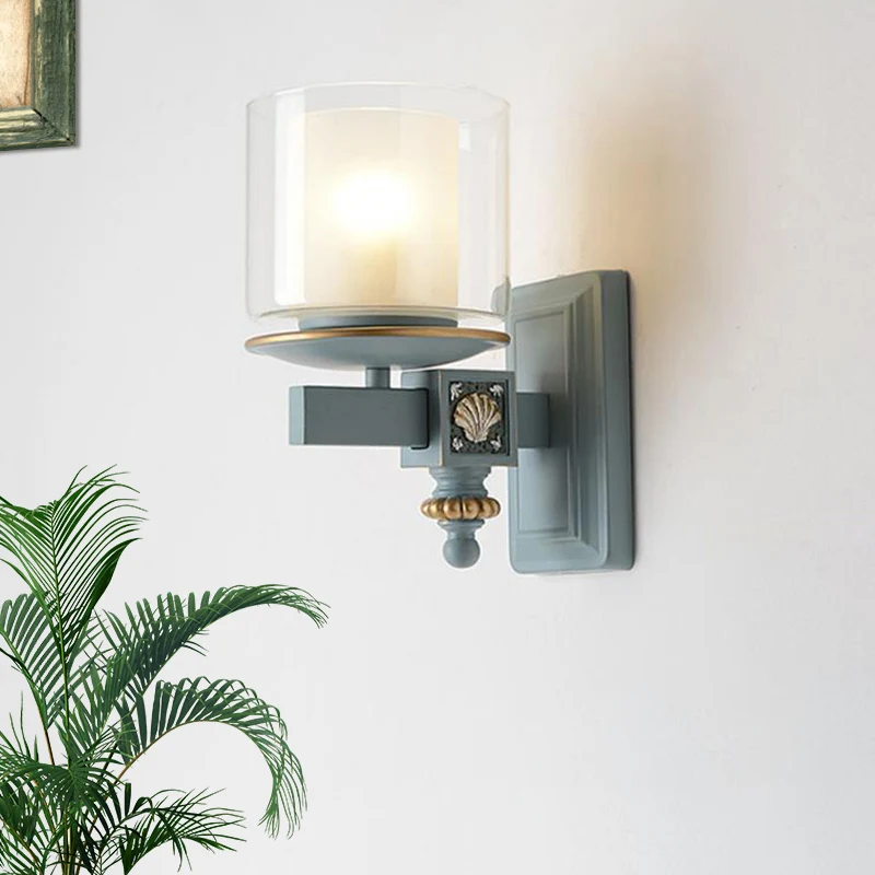 Wandlamp met dubbele kolom Kusthelder en opaalglas Hemels/lichtblauwe wandverlichting met decoratie van harsschelp