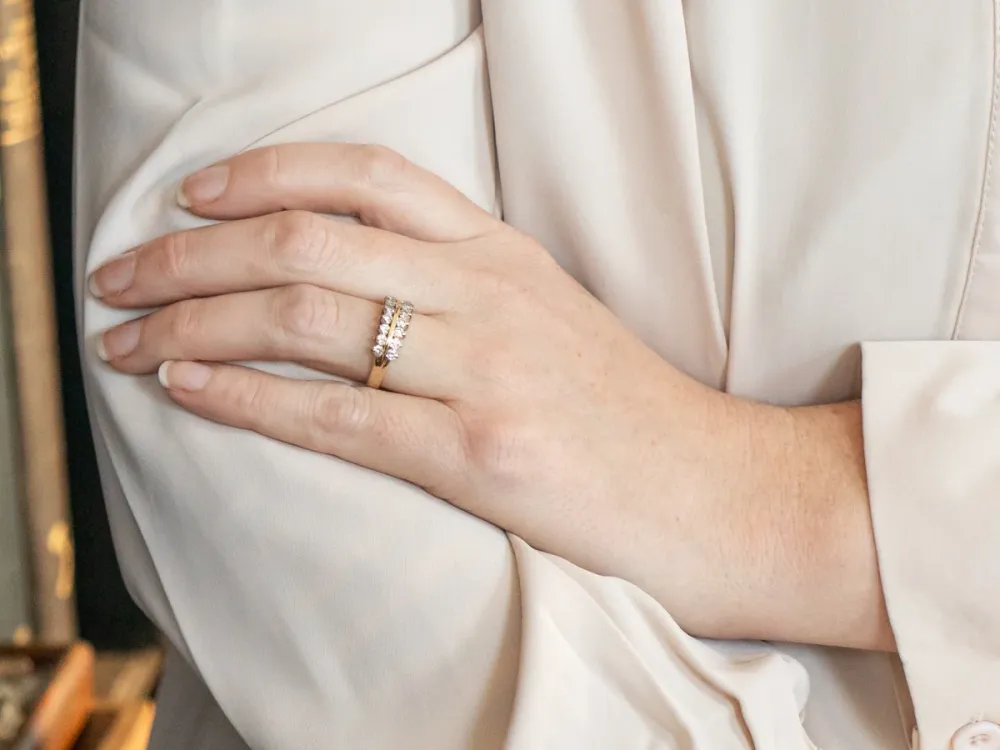 Zonnegeel Gold Double Row Diamond Wedding Band