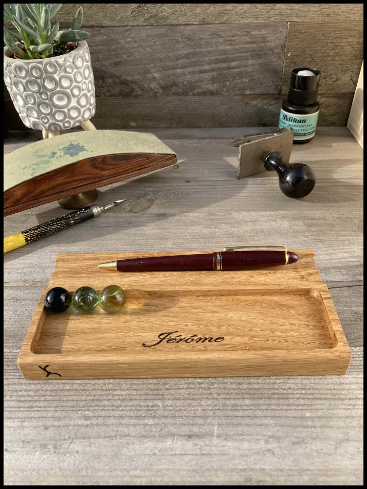 Aanpasbaar etui van massief eikenhout, vintage effect gegarandeerd! Atelier Xavier Leen