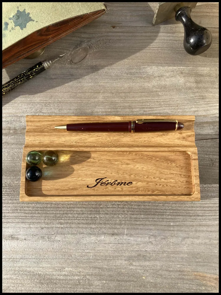 Aanpasbaar etui van massief eikenhout, vintage effect gegarandeerd! Atelier Xavier Leen
