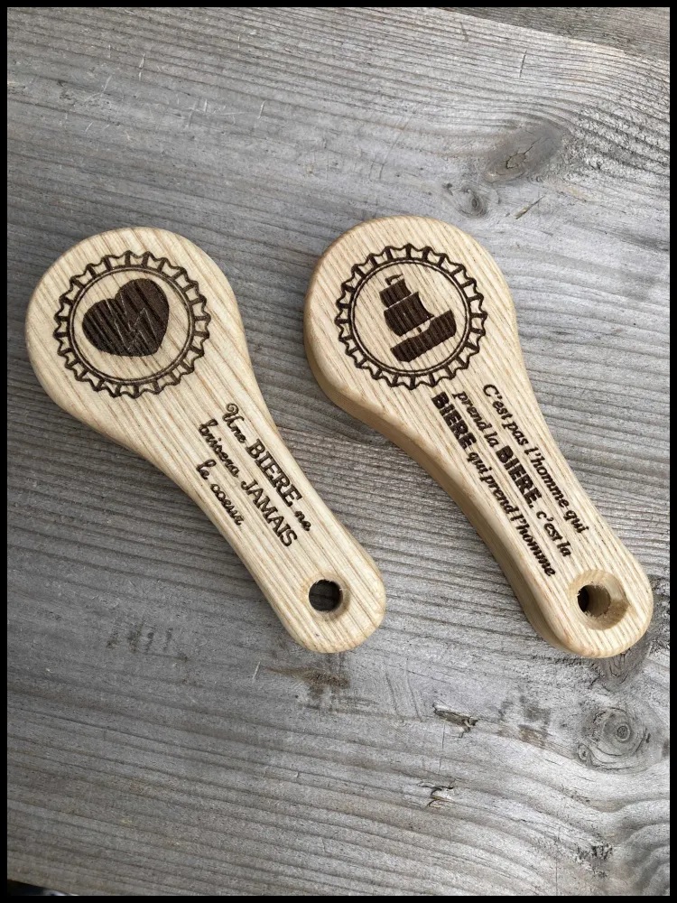 Aanpasbare handmatige flesopener van massief essenhout Atelier Xavier Leen
