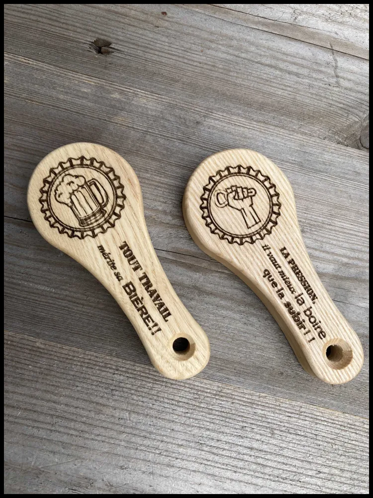 Aanpasbare handmatige flesopener van massief essenhout Atelier Xavier Leen