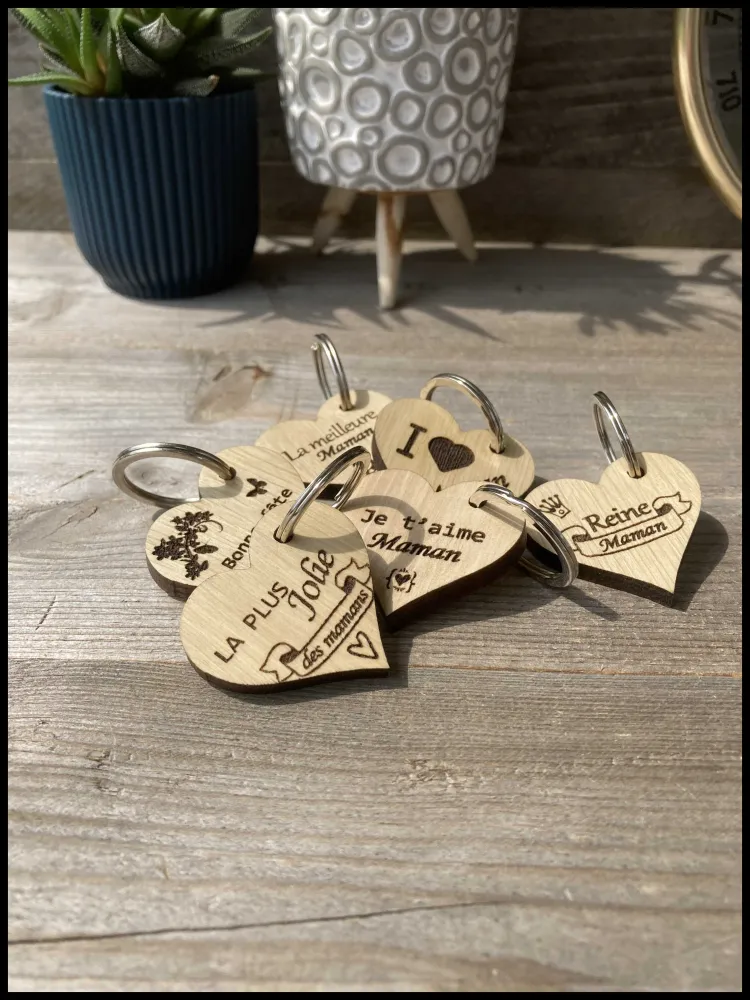 Charmante massief houten sleutelhanger: charmante hartjes, voor mama! Atelier Xavier Leen
