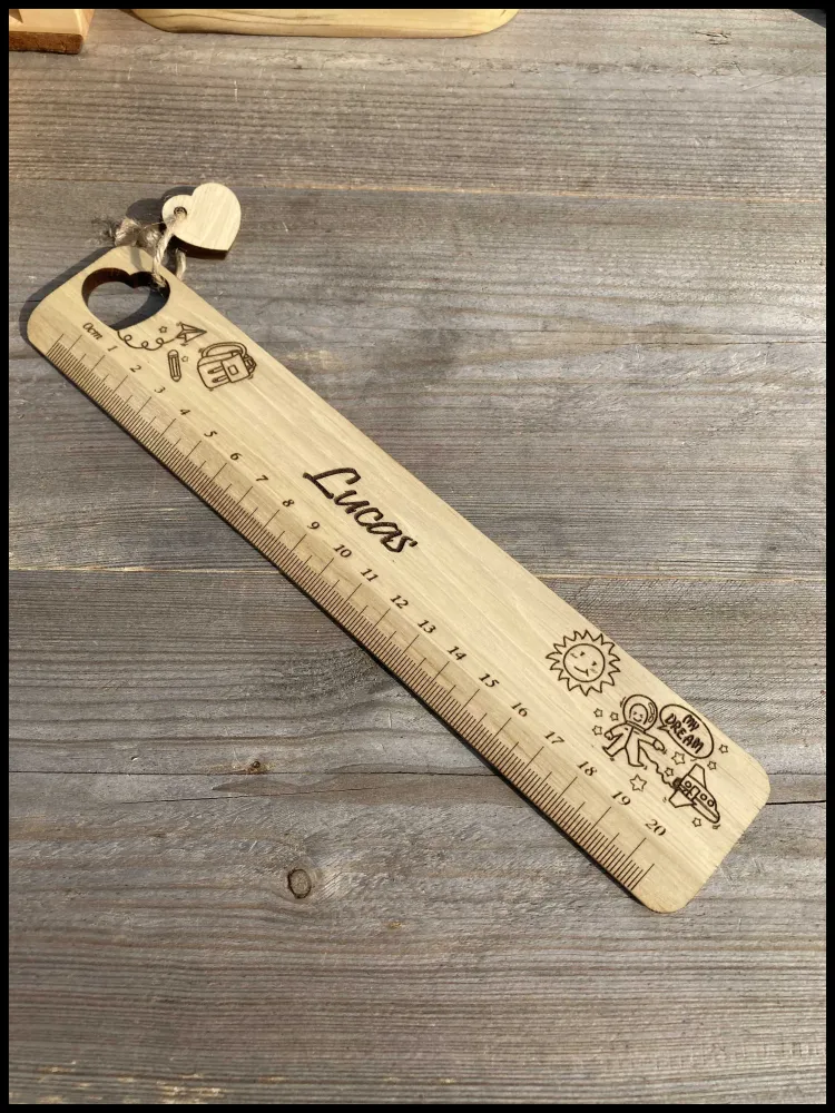 Charmante sleutelhanger van massief hout: hartjes met Moederdag-charme! Atelier Xavier Leen