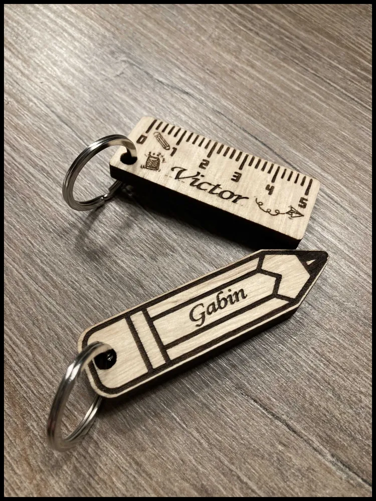 Charmante sleutelhanger van massief hout: hartjes met Moederdag-charme! Atelier Xavier Leen