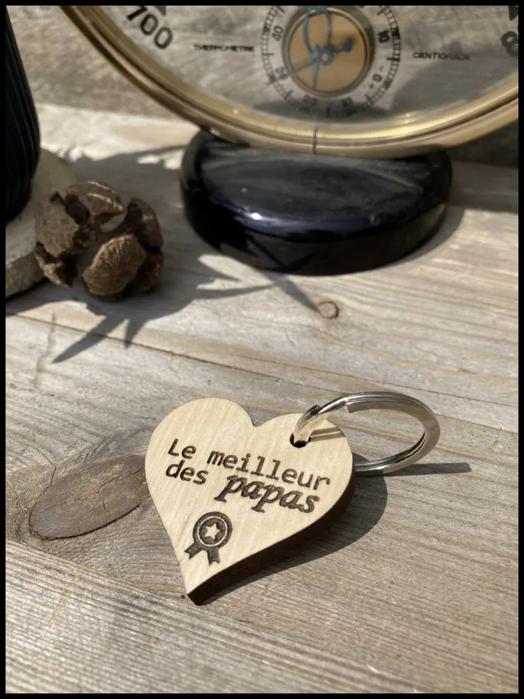 Charmante sleutelhanger van massief hout: hartjes met Moederdag-charme! Atelier Xavier Leen