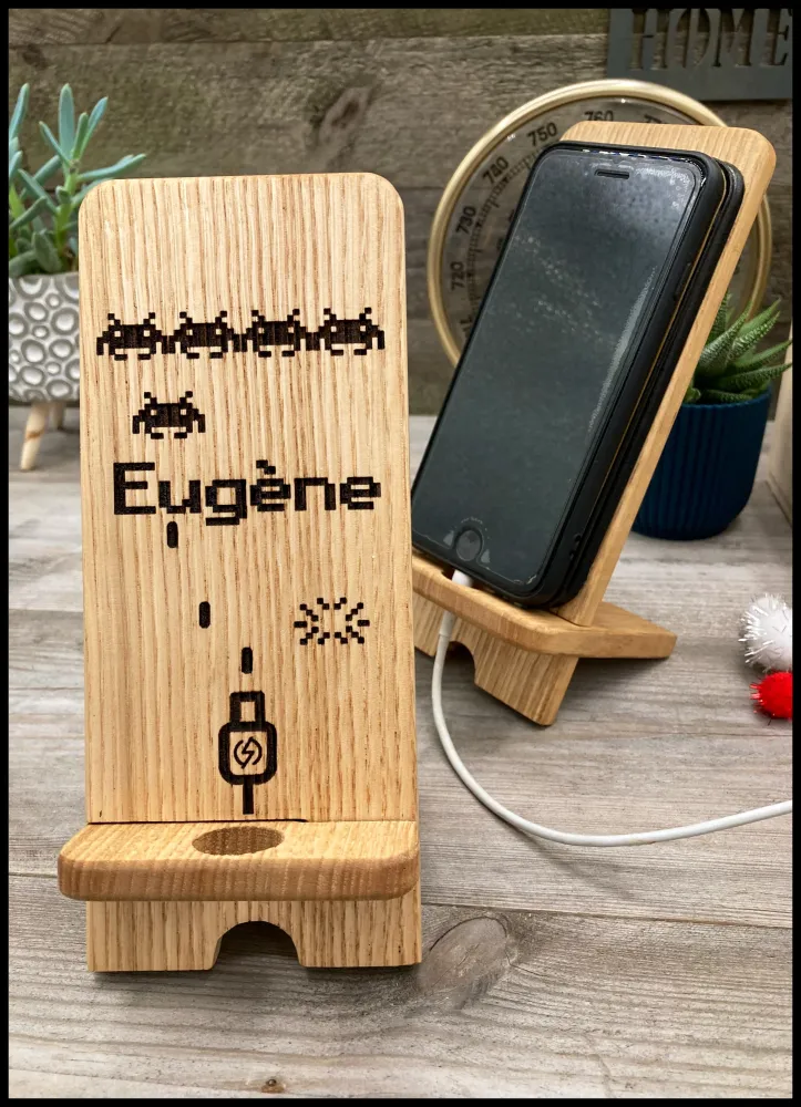 Demonteerbare telefoonhouder van aanpasbaar massief essenhout Atelier Xavier Leen