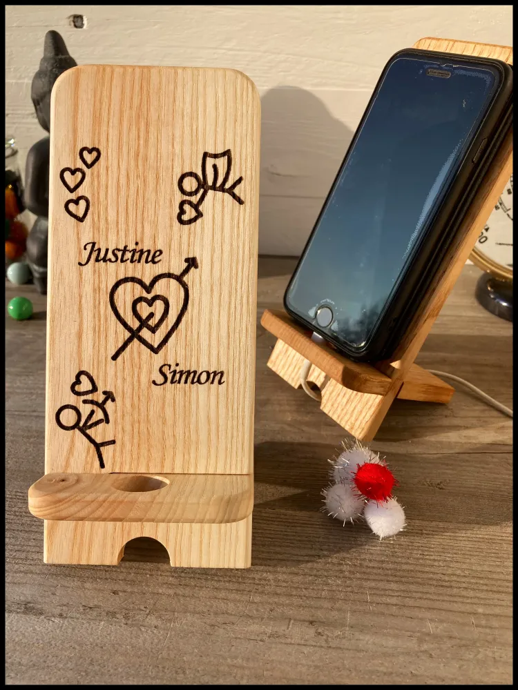 Demonteerbare telefoonhouder van aanpasbaar massief essenhout Atelier Xavier Leen