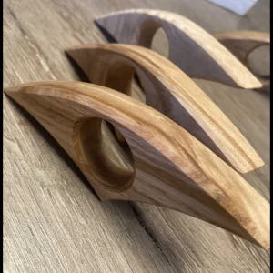 Essenhouten boekenlegger, maak uw keuze voor dit eenvoudige en rustgevende object! Atelier Xavier Leen