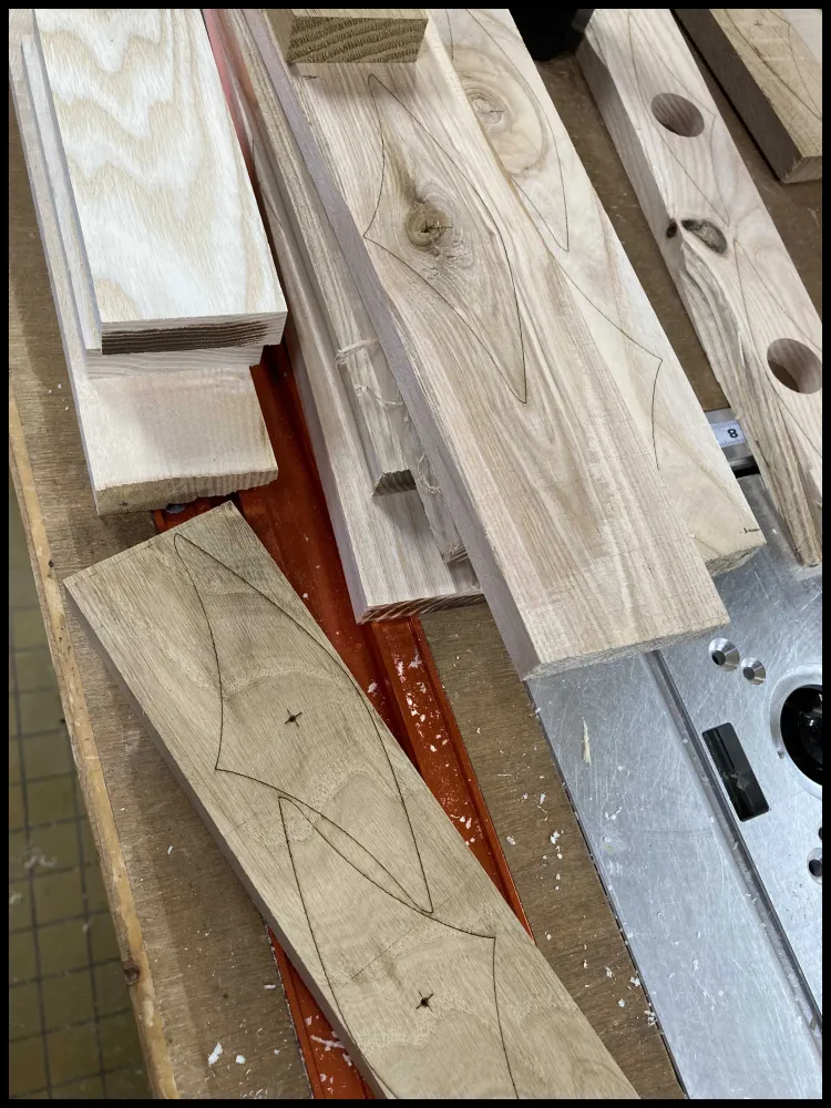 Essenhouten boekenlegger, maak uw keuze voor dit eenvoudige en rustgevende object! Atelier Xavier Leen