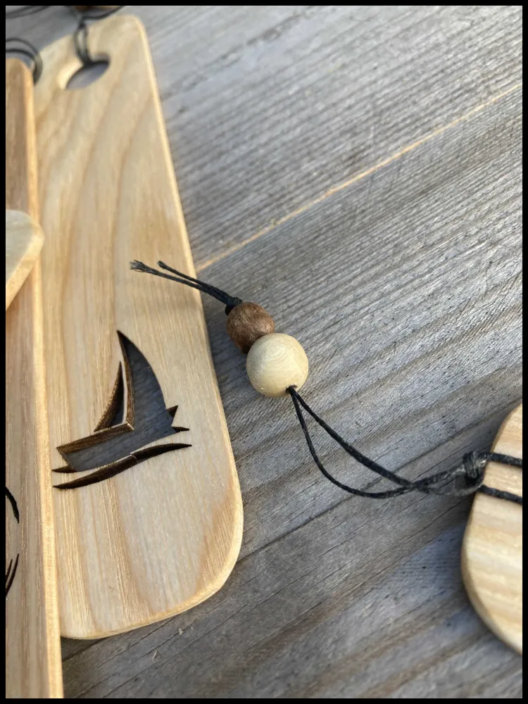 Essenhouten boekenlegger, maak uw keuze voor dit eenvoudige en rustgevende object! Atelier Xavier Leen