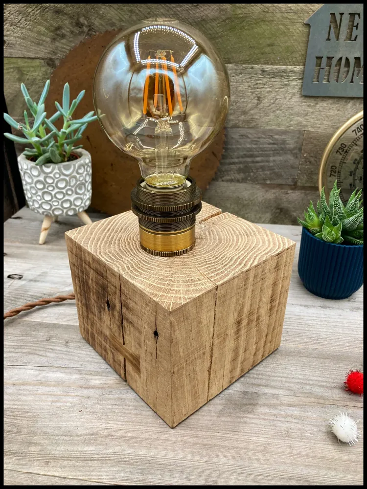 Industriële Edison lamp massief eikenhout en goudenregen sleutel: de Edison Beam met sleutel Atelier Xavier Leen