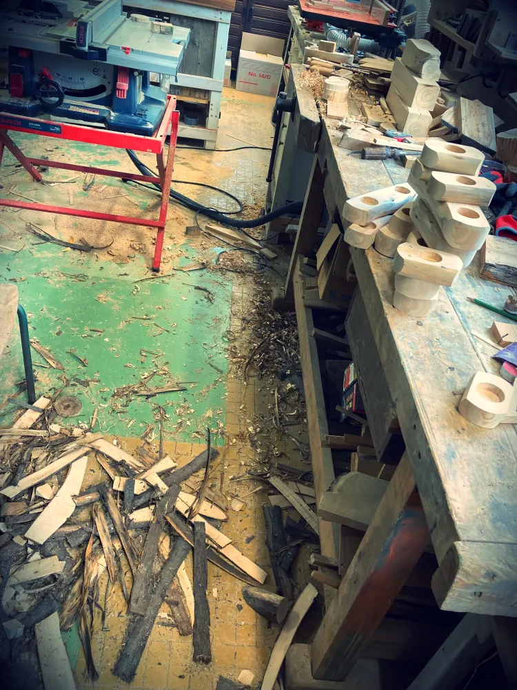 Kaarsenhouder van massief thujahout: een dubbele Thuya kaarsenhouder Atelier Xavier Leen