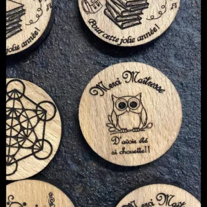 Magneet van massief beukenhout, een heel vertederend cadeau voor het einde van het schooljaar! Atelier Xavier Leen