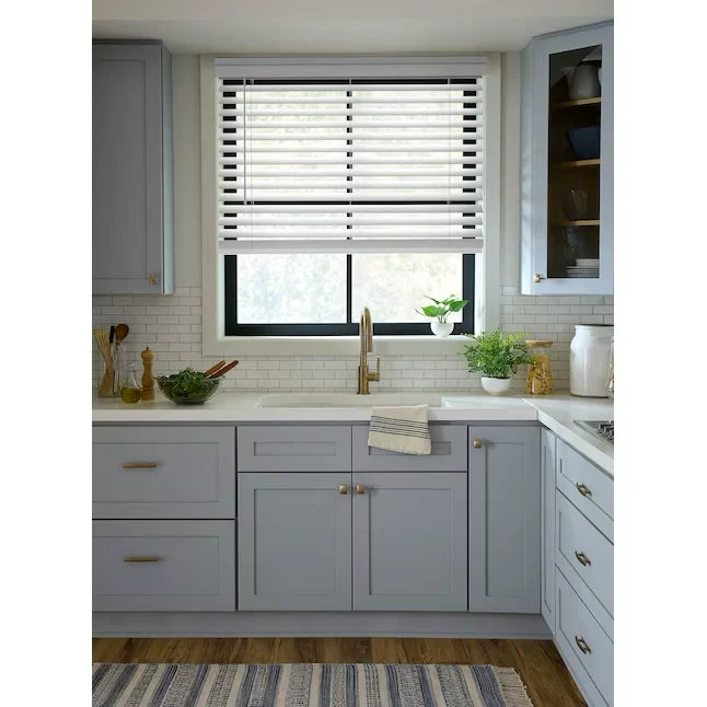 LEVOLOR Trim+Go 2.5- Slat Width 34- x 72- Batterij White Faux Wood Room Darkening Horizontal Blinds