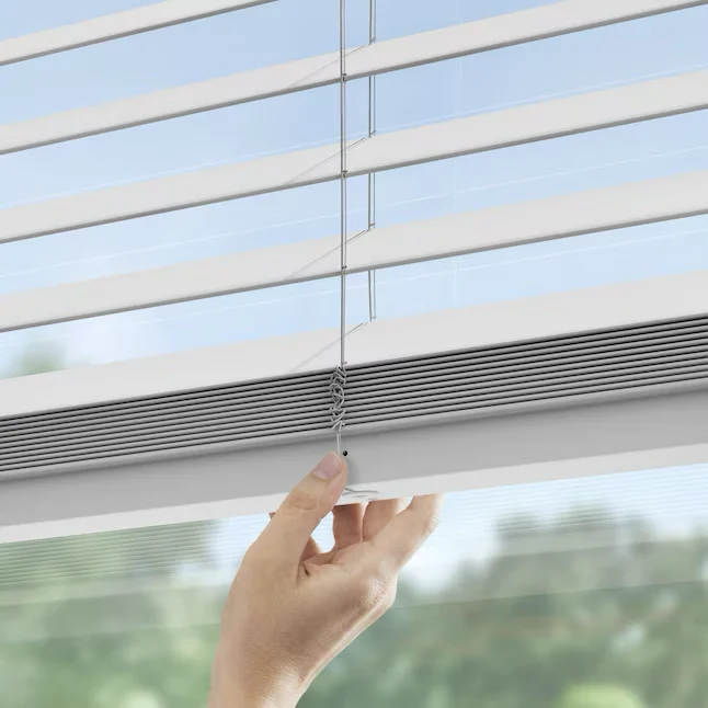 LEVOLOR Trim+Go 2.5- Slat Width 35- x 72- Batterij White Faux Wood Room Darkening Horizontal Blinds