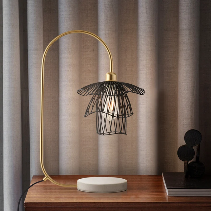 1-Light Bedroom Nightstand Light Modern Black/White Night Lighting Geometric Van metaal Shade Black