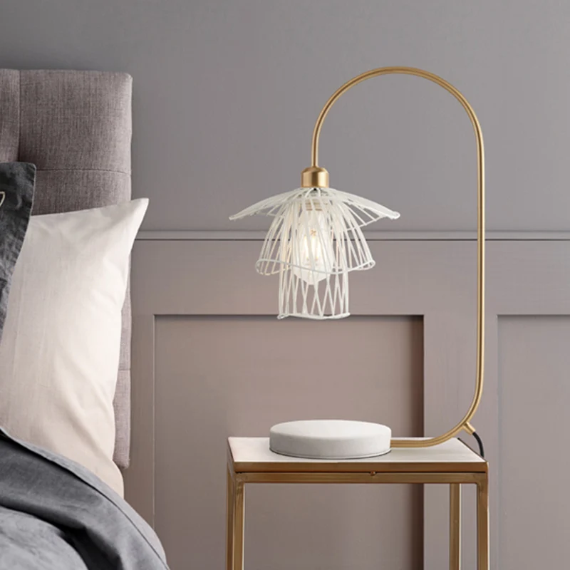1-Light Bedroom Nightstand Light Modern Black/White Night Lighting Geometric Van metaal Shade Black