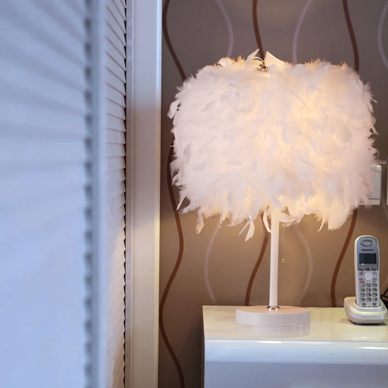 White/Red/Pink Cylindrical Table Lamp Romantic Actueel 1 Bulb Feather Pull-Chain Nightstand Light Purple