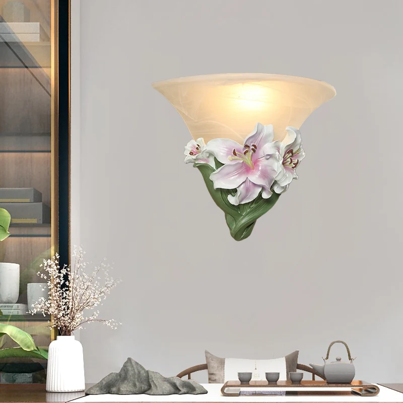 Wit/roze lelie wandlamp eigentijds hars 1 kops wandverlichtingsideeën met matglazen kap